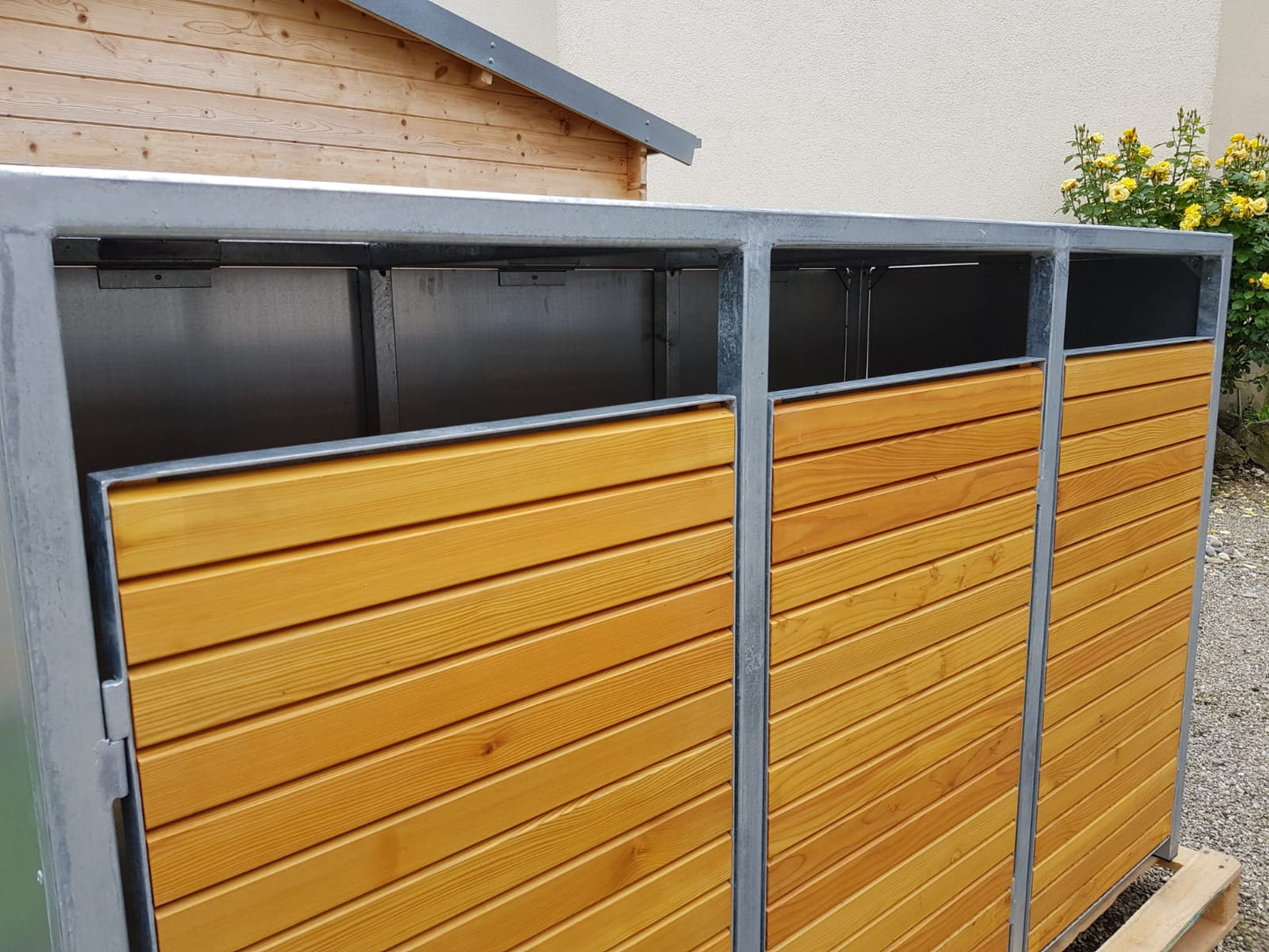 PREMIUM Zink 3er Mülltonnenbox mit Holztüren