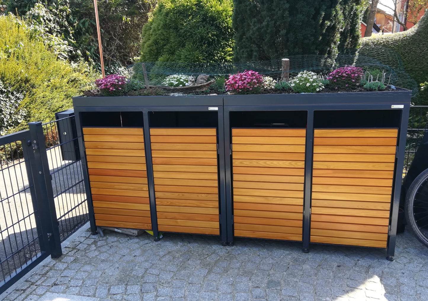 PREMIUM Holz 4er Mülltonnenbox mit Pflanzdach RAL 7016 240 Liter Lärche