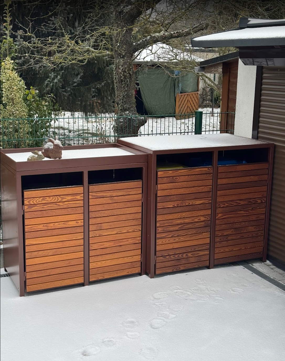 PREMIUM Holz 4er Mülltonnenbox mit Holztüren Wunsch - RAL Farbe Thermkiefer